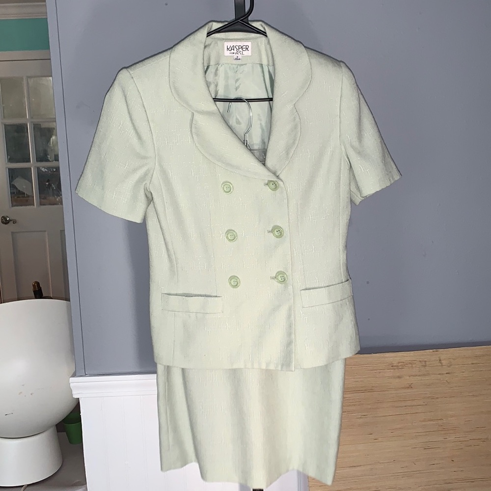 Short sleeve Kasper suit set size 8